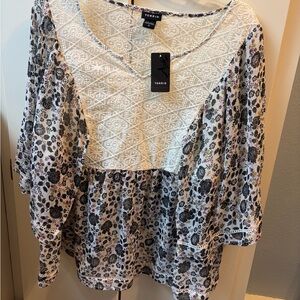 Torrid Women's Floral Lace Blouse - Black and Cream